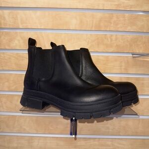 UGG Ashton Chelsea water proof boots